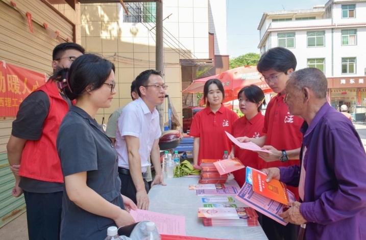 江西理工大学法学学子接力二十五载“送法下乡”